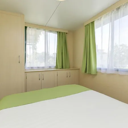 Prázdninový areál Mobile Homes Romantik 3*